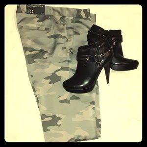 Classy, chic & edgy Camo print pants!!